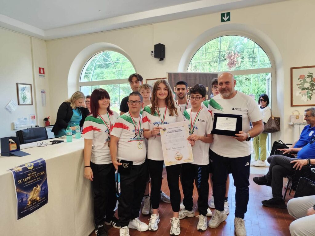Scarpetta d’Oro, al Maestro Luca Nicosanti la Targa al Merito del Lions Club: un riconoscimento che celebra tutta la famiglia Toukon Karate-Do