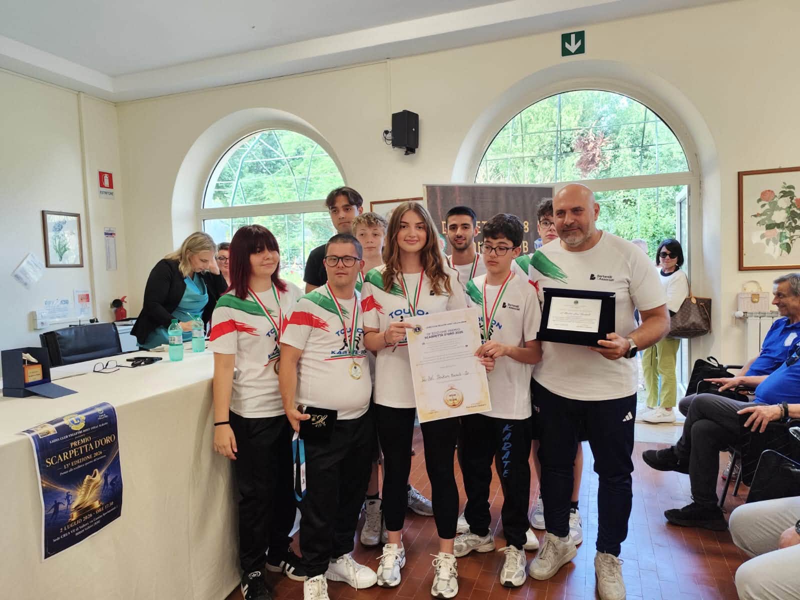 Scarpetta d’Oro, al Maestro Luca Nicosanti la Targa al Merito del Lions Club: un riconoscimento che celebra tutta la famiglia Toukon Karate-Do